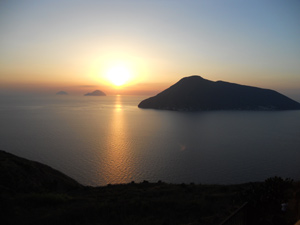 tramonto sulle Eolie